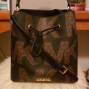 Michael Kors Suri Bucket Bag